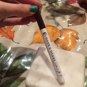 Hank And Henry liquid eyeliner